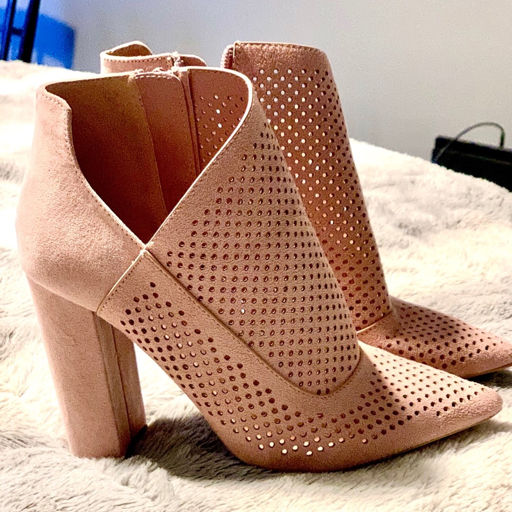 Kittenish Boots size 7